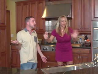 Bad Mommie Amber Bach gets Gets some Deep Dicking: dirty video e3