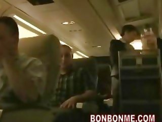 Hostess dà passeggeri smashing pompino