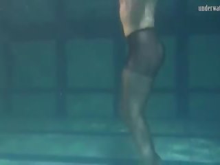 Lozhkova में देखना के माध्यम से शॉर्ट्स में the पूल: फ्री एचडी xxx फ़िल्म 35