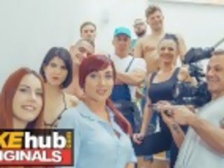 Falošný dospelé klip strieľať šťastný údržbár fucks pornohviezdy karlík červený a mary rock