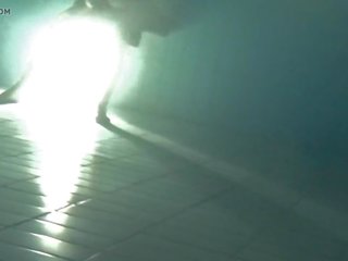 Undervann x karakter film ved den basseng ved natt, gratis xxx film 99