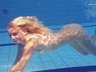 Elena proklova تحت الماء شقراء فتاة, عالية الوضوح x يتم التصويت عليها فيديو b4