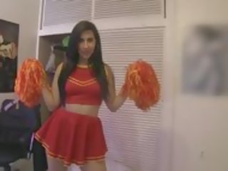 I wanna sniff that cheerleaders bokong and fuck her