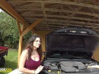 Roadside - latina manželka má špinavý video s ji mechanik venku