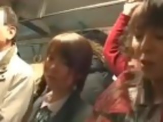 Ripened sievietes netīras filma uz autobuss