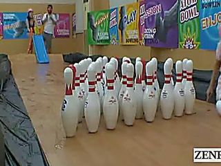 Ondertiteld japans amateur bowling spelletje met kwartet