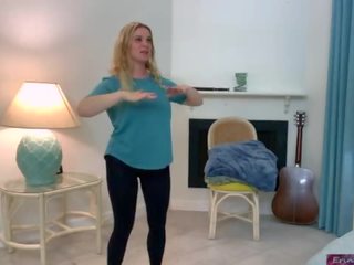 Styvson helps styvmamma börja en exercise vid - erin electra