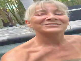 Διαστρεβλώ γιαγιά leilani σε ο πισίνα, ελεύθερα βρόμικο συνδετήρας 69 | xhamster