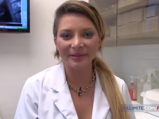 Blond dentist fucks tema patsient