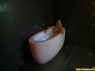 Viedos ของ เพศสัมพันธ์ ใน the ตูด ในขณะที่ ใน the อ่างอาบน้ำ