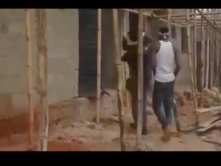 Afrikansk nigerian ghetto gutter gangbang en jomfru / del 1