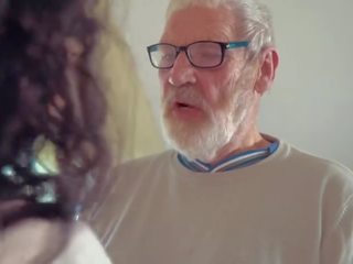 Schön teenager gefickt von groß peter großvater spritzt ab im sie mund mit cumplay
