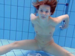 Podvodné plávanie bazén cutie zuzanna