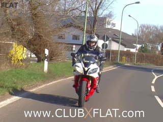 Clubxflat- motociclista diva towed 10 min dopo breakdown: gratis x nominale film ba
