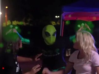 Tremendous College Girls Fucked by Alien outside Area 51 - AmateurBoxxx