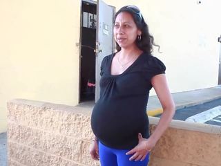 Enceinte street-41 années vieux avec second pregnancy: sexe f7