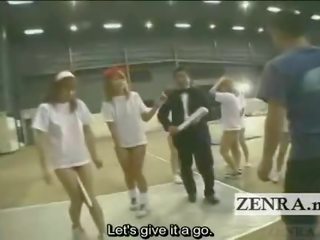 Tekstitetty bottomless japanilainen gyaru ryhmä baton relay