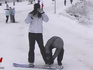 Azijke par noro snowboarding in spolne pustolovščine mov