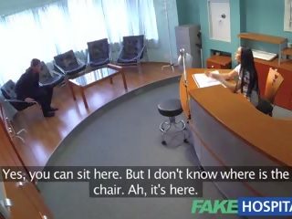 Fakehospital επιχειρηματίας παίρνει παρασυρθεί με πειρασμός νοσοκόμα σε stock