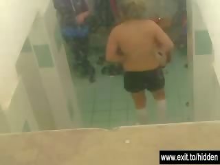 Extraordinary remaja telanjang dalam locker bilik video