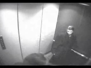 Sekretaris gives blow extractingjob in elevator