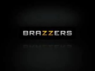 Brazzers - nešvankus masažistas - addicted į šikna masažai.