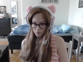 Gamer lover clips off her cosplay and rides her dildo