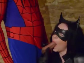 חזה גדול קוספליי catwoman לוקח spiderman אינטרנט