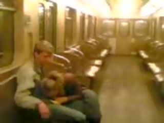 Amaterke x ocenjeno film pri metro mov