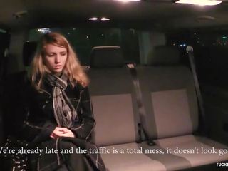 Прецака в трафик - сладурана чешки блонди бретон в на задна седалка на на кола