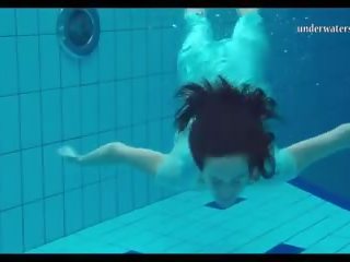 Exceptional giovanissima unterwasser swims e strisce, hd adulti film 97