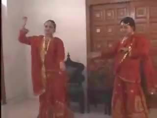 Indiano dominazione femminile potere acting danza alunni sculacciato: adulti film 76