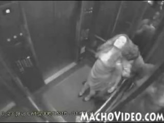 Elevator камера captures мръсен филм сцена