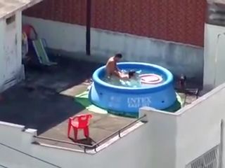 Flagrou os vizinhos fazendo सेक्स na piscina