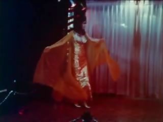The genç marrieds - 1972, ücretsiz yarışma flört klips e1