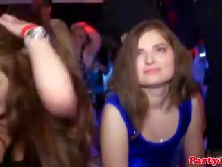 Tonguepierced ευρώ partybabe facialized στο χορός πάρτι